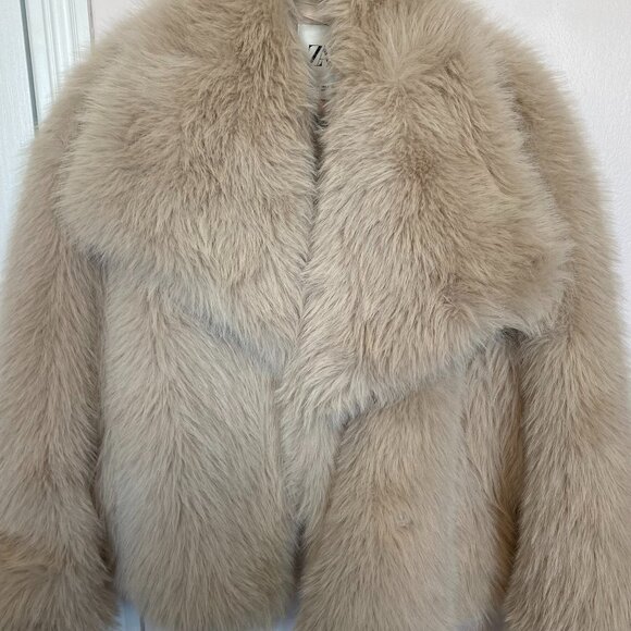 Faux Fur Bomber - Zara LARGE - Picture 1 of 4